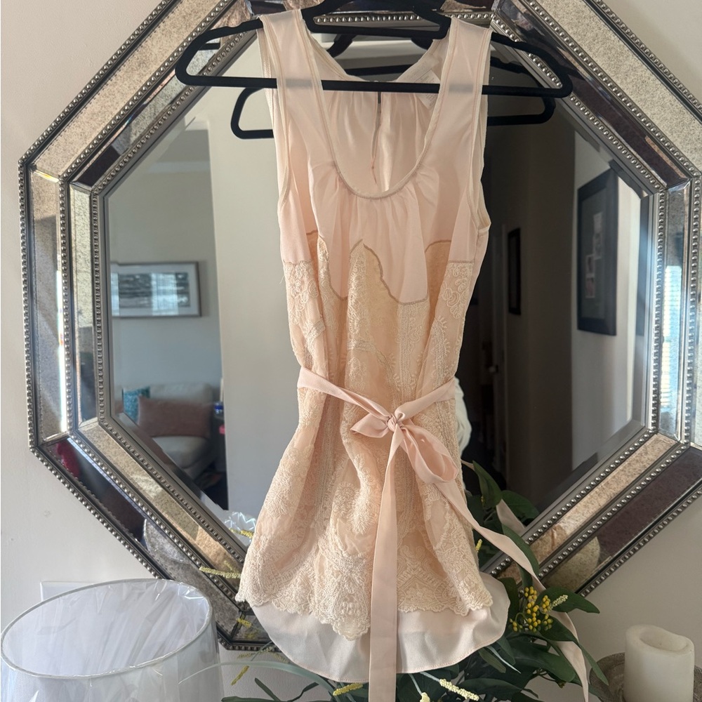 Elegant Lace Trimmed Sleepwear in Cream